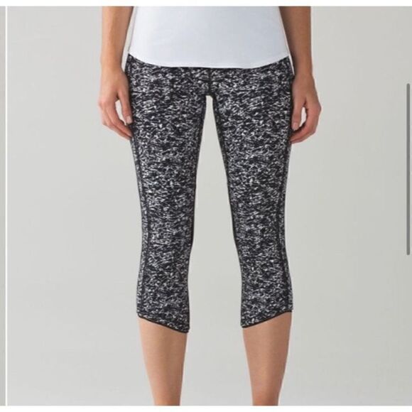 Lululemon Deep Breath Crop Iced Wave White Black Mesh Run Leggings Size 6 - Picture 7 of 10